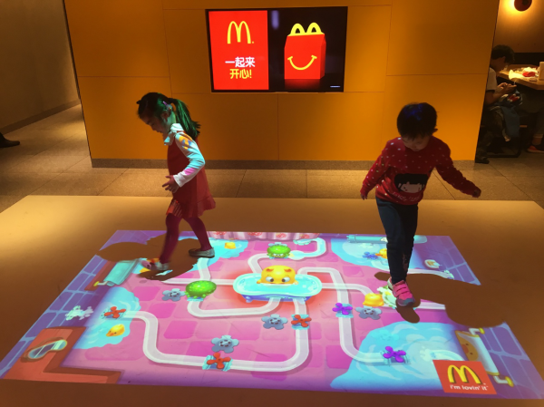 麦当劳自然将儿童安全的问题放在首位,其所采用国术eyeplay商用游戏